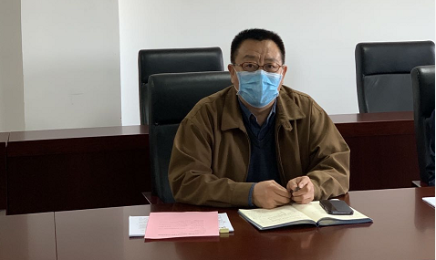 孙校长主持会议